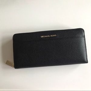 Michael Kors Zipped Logo Continental Wallet